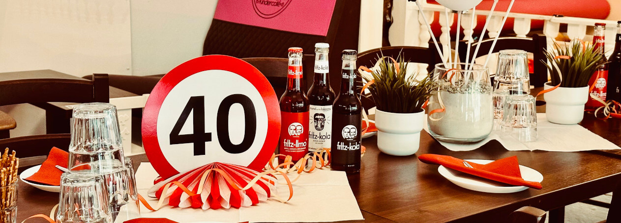 Feiert euren 40. Geburtstag mit Kindern im Eltern-Kind-Café Spielzimmer mit Indoorspielplatz